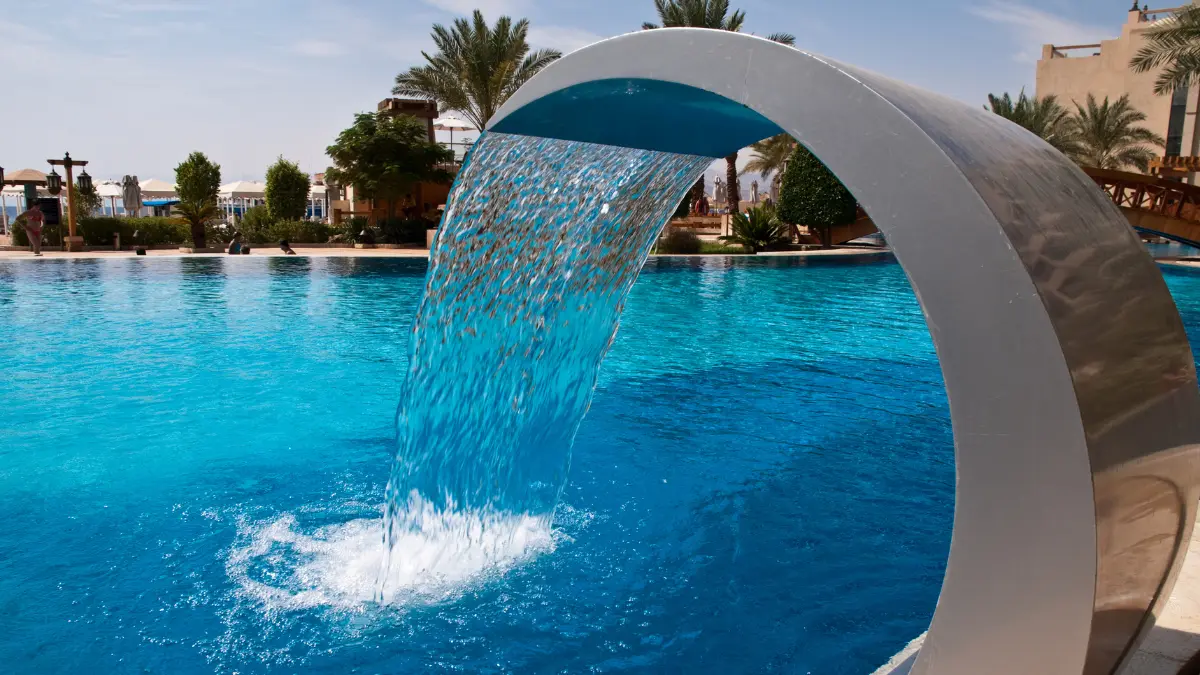 fitur air kolam renang