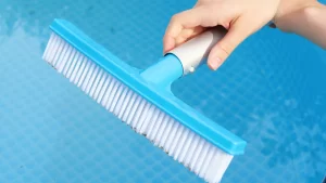 pool brush kolam renang