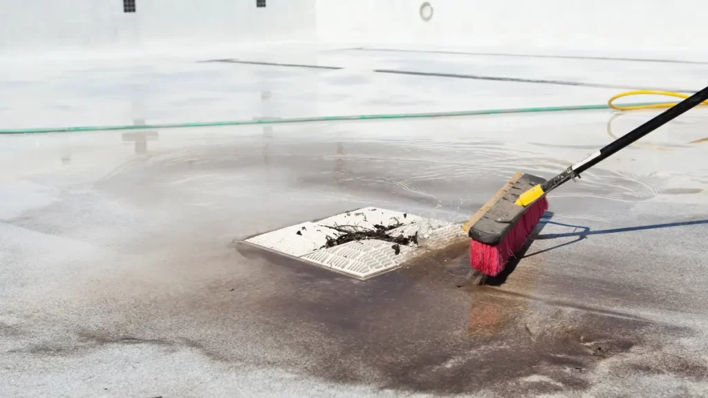Cara Menguras Kolam Renang dengan 5 Tips Simple Ini!