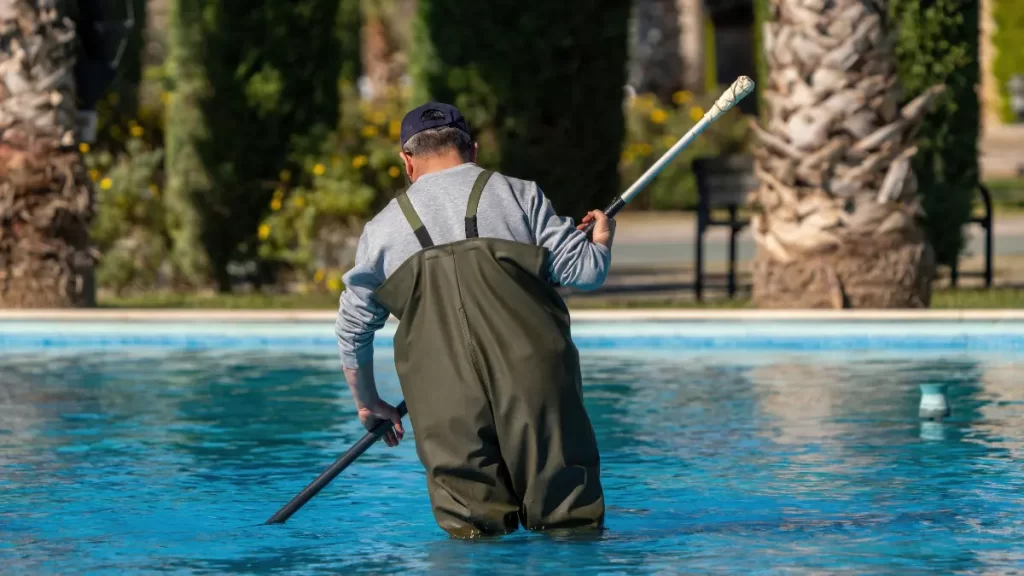 5 Tips Mudah dalam Merawat Kolam Renang Air Asin di Rumah!