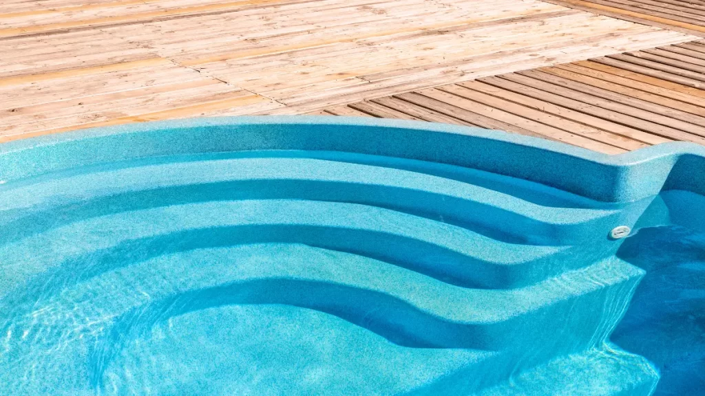4 Jenis Kolam Renang Ini Punya Kelebihan dan Kekurangan!