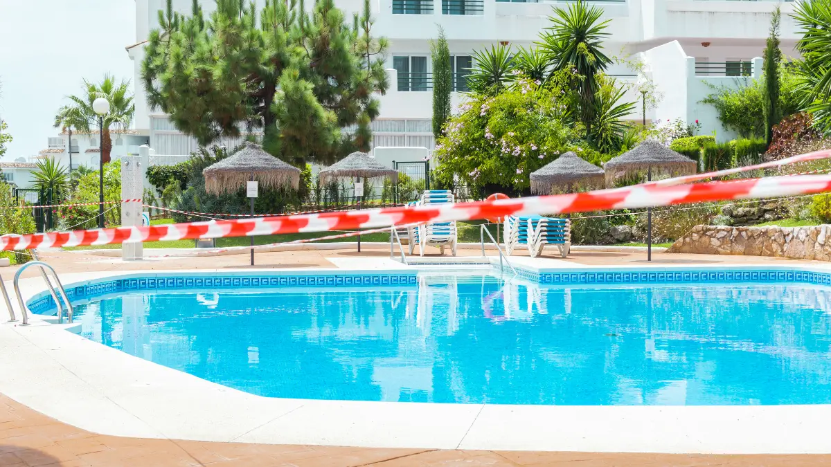 kolam renang komersial