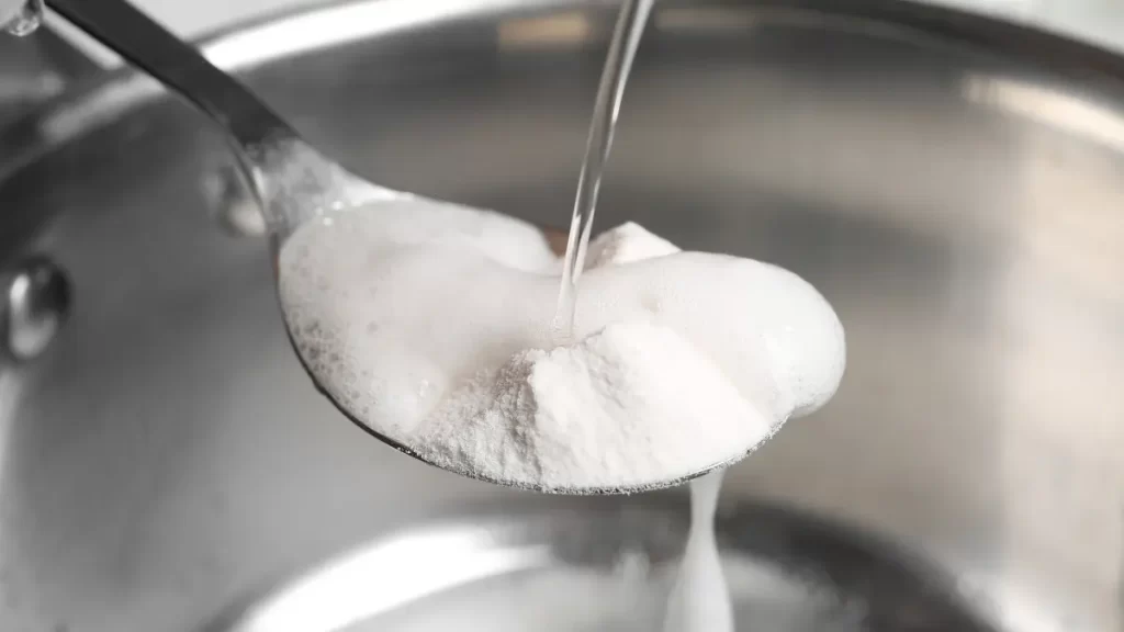 6 Fungsi Soda Kue untuk Membersihkan Kolam Renang!
