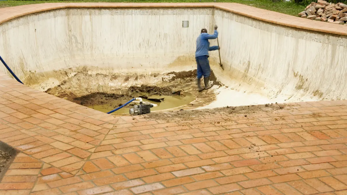 perawatan dan renovasi kolam renang
