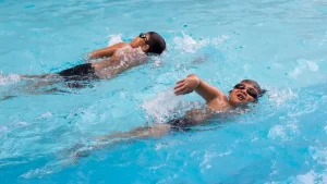 apakah berenang bisa bikin tinggi