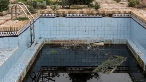 mengatasi kebocoran kolam