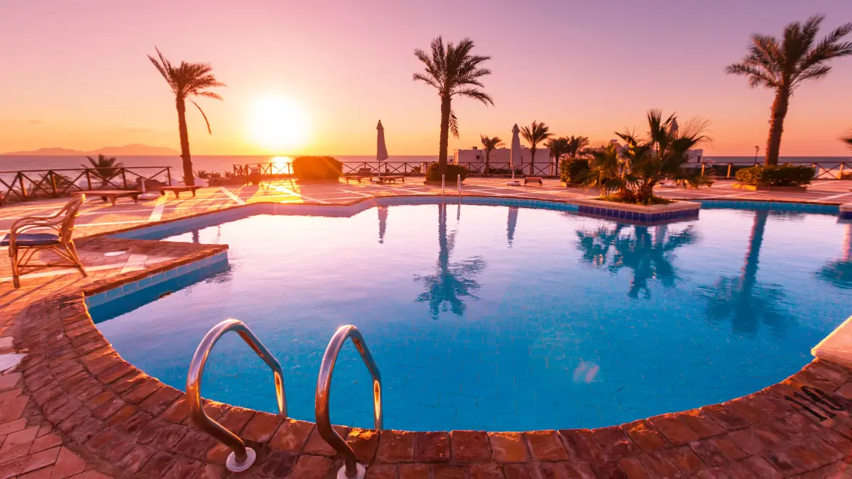 foto kolam renang aesthetic