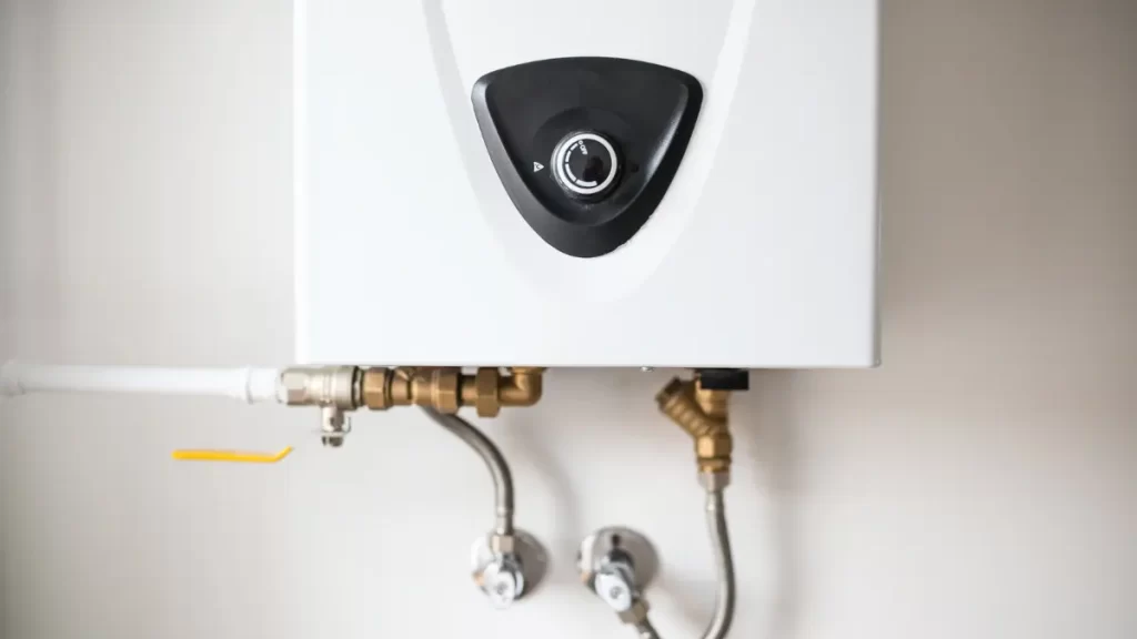 Perbedaan Pemanas Kolam Renang Tenaga Surya, Listik & Gas!