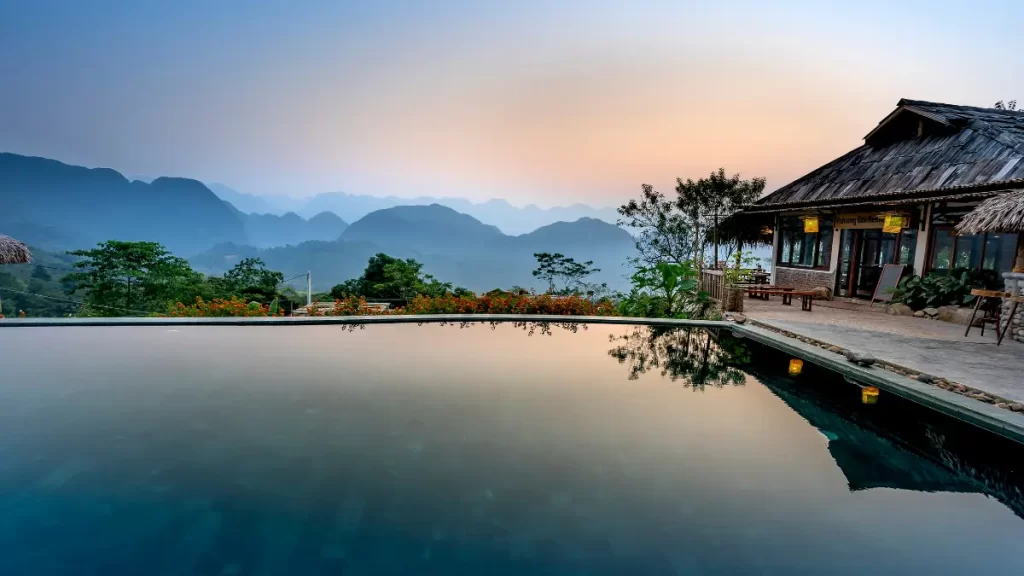 Bangun Kolam Renang di Bukit? Pertimbangkan 6 Hal Ini!