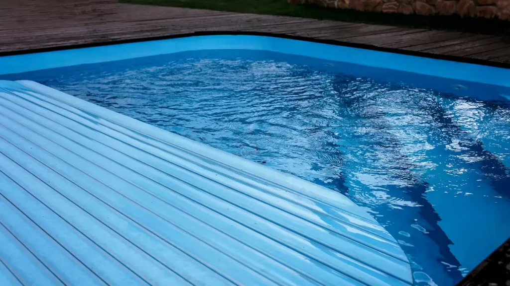 Mengenal 5 Jenis Penutup Kolam Renang Beserta Manfaatnya!