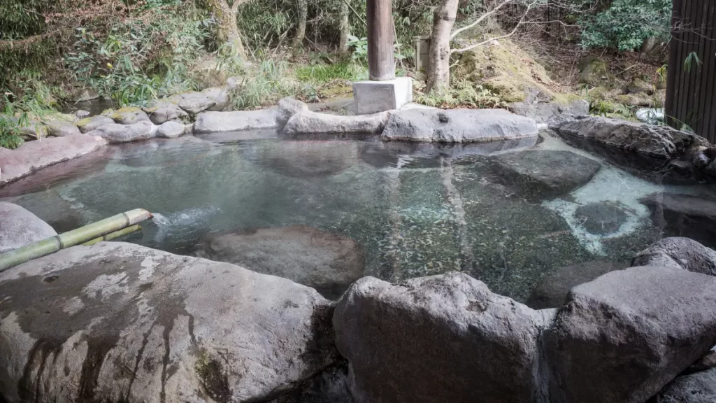 Perbedaan Onsen dan Whirlpool, Terlihat Mirip Namun Berbeda!