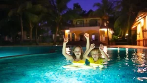 berenang malam hari