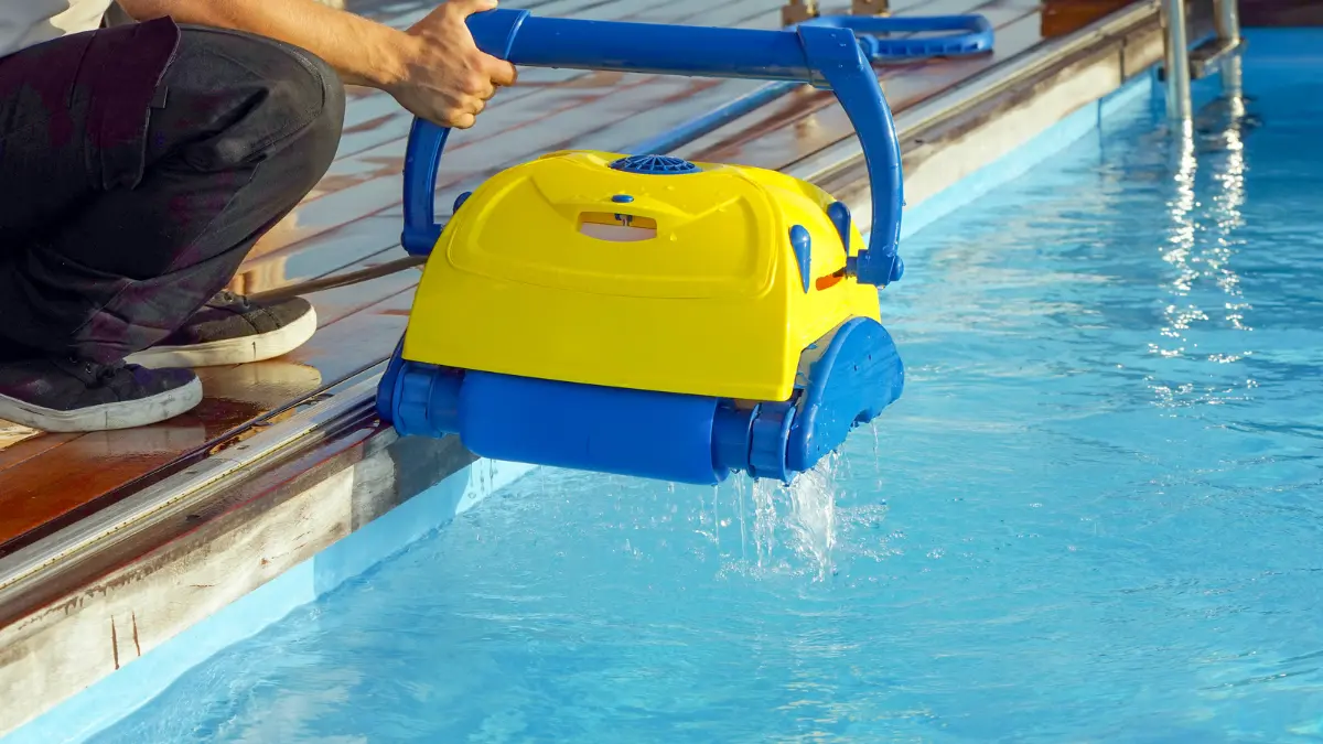 alat pembersih kolam renang