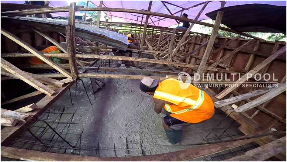 Contoh Proses Pembuatan Kolam Renang Outdoor di Jakarta