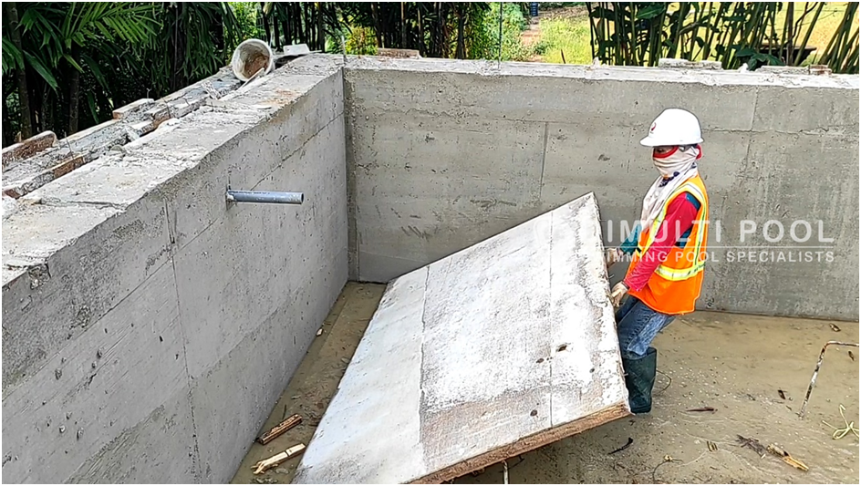 Contoh Proses Pembuatan Kolam Renang Outdoor di Jakarta
