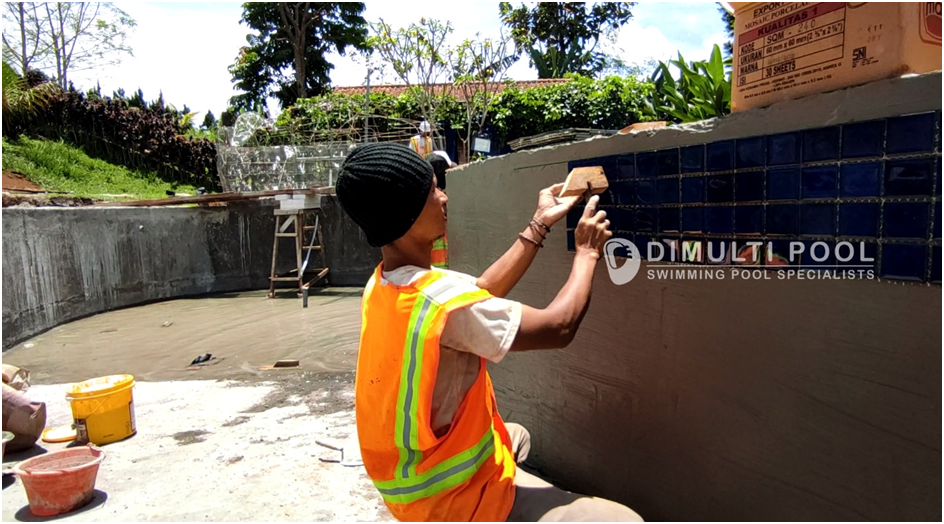 Contoh Proses Pembuatan Kolam Renang Villa Bogor, Mewah!