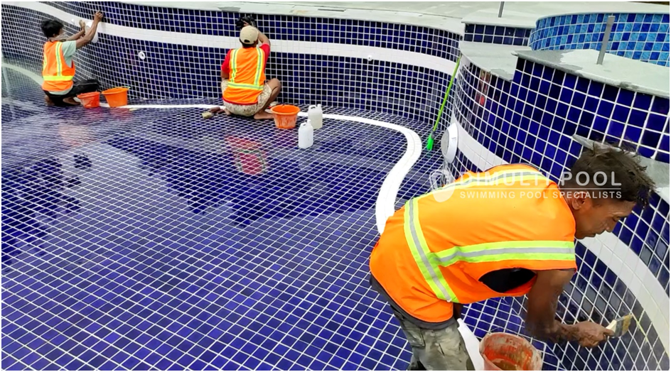 Contoh Proses Pembuatan Kolam Renang Villa Bogor, Mewah!