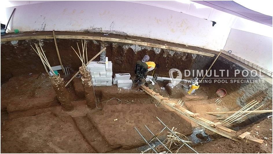 Contoh Desain Kolam Renang Semi Overflow, Terlihat Fancy!