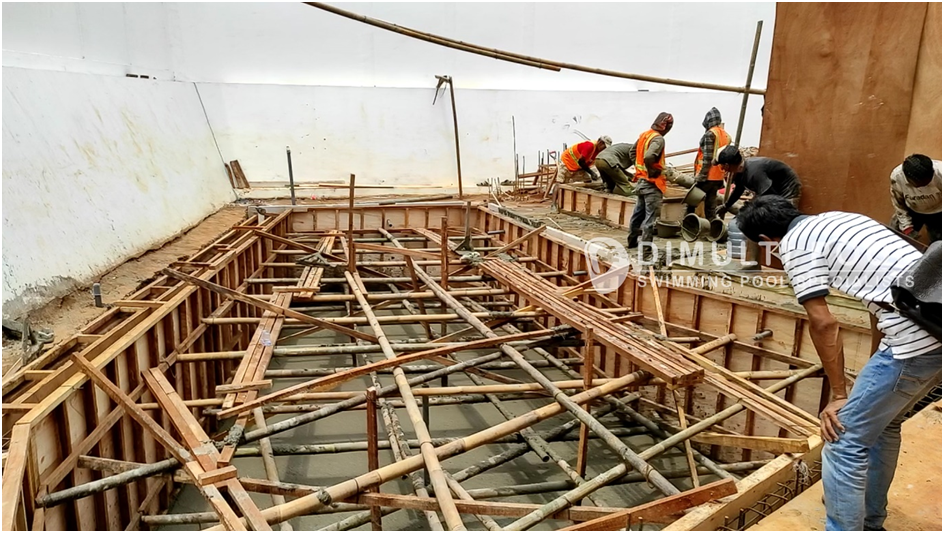 Contoh Desain Kolam Renang Semi Overflow, Terlihat Fancy!