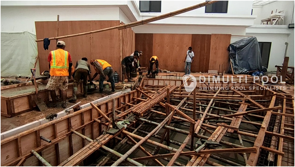 Contoh Desain Kolam Renang Semi Overflow, Terlihat Fancy!