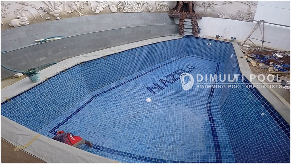 Contoh Desain Kolam Renang Semi Overflow, Terlihat Fancy!