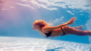 apakah berenang bisa mengecilkan perut