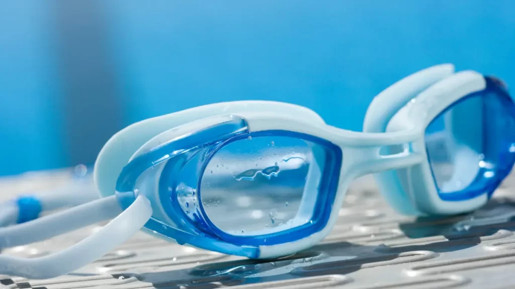 5 Tips Aman Melindungi Mata saat Berenang di Kolam Renang!