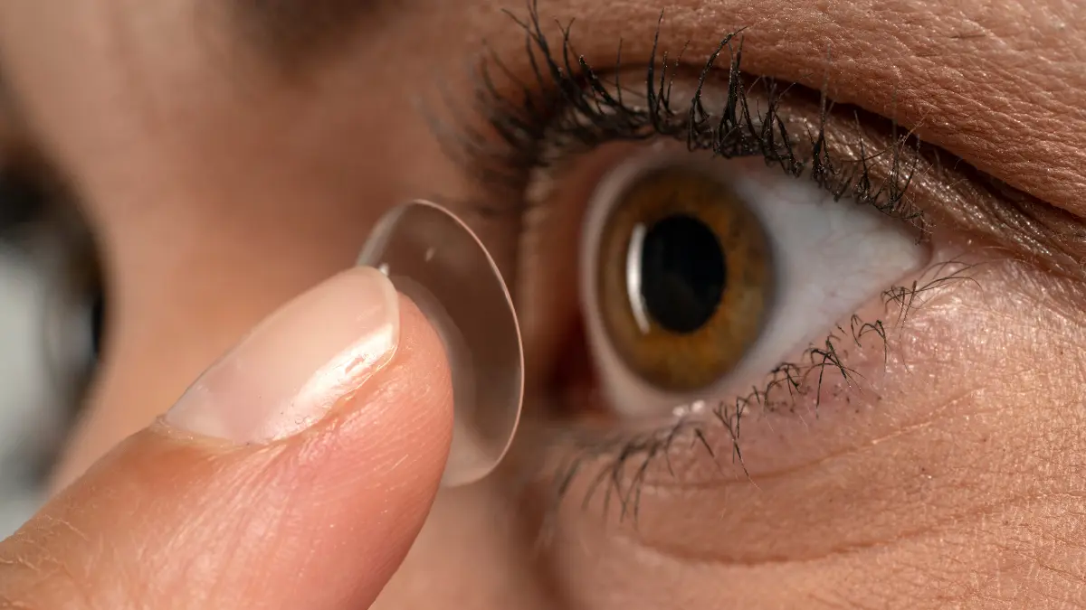 bolehkah berenang pakai softlens