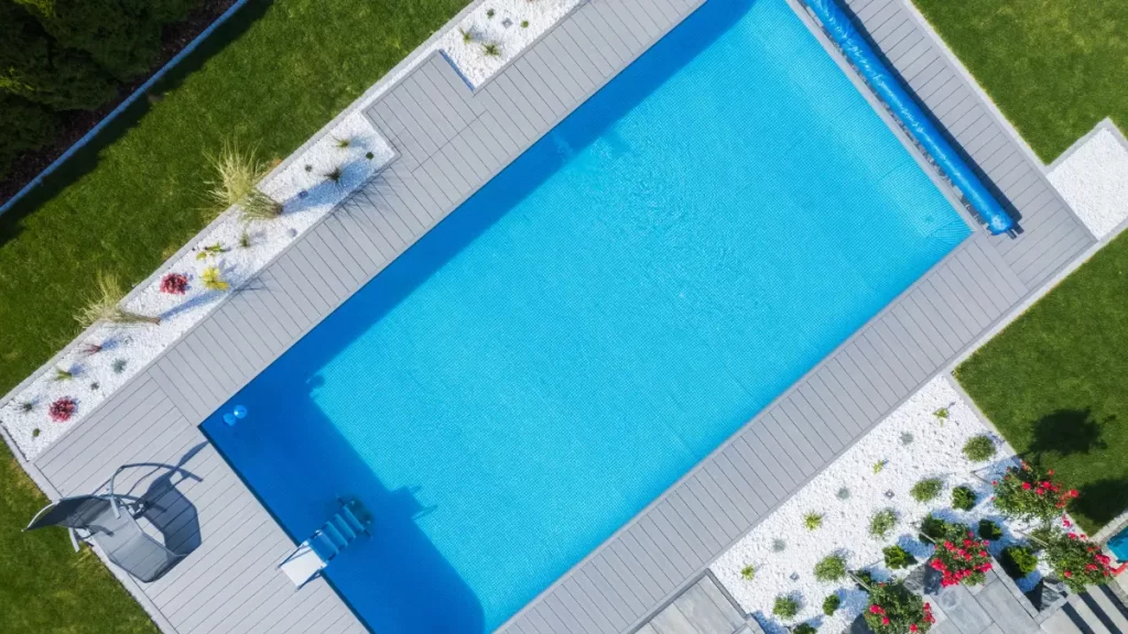 Mengenal 3 Kelebihan Kolam Renang Outdoor, Udara Segar!