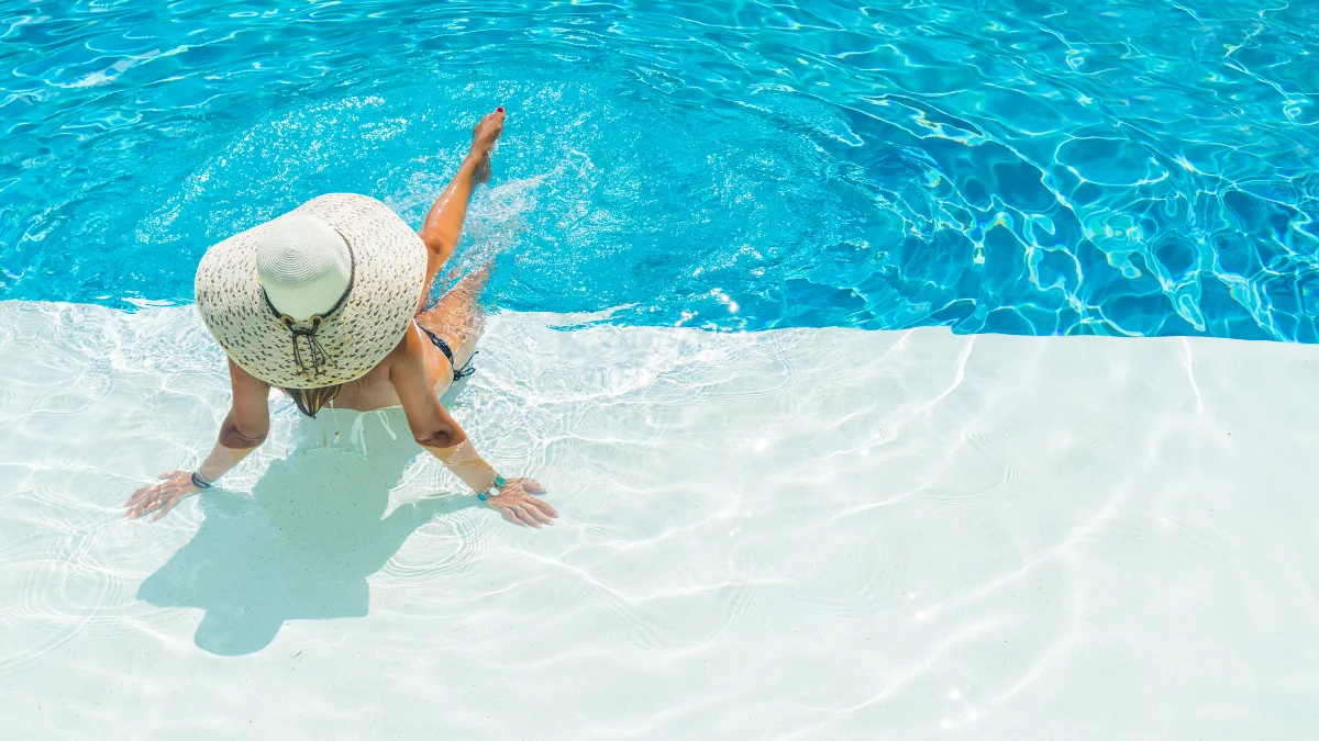 tanning ledge pool