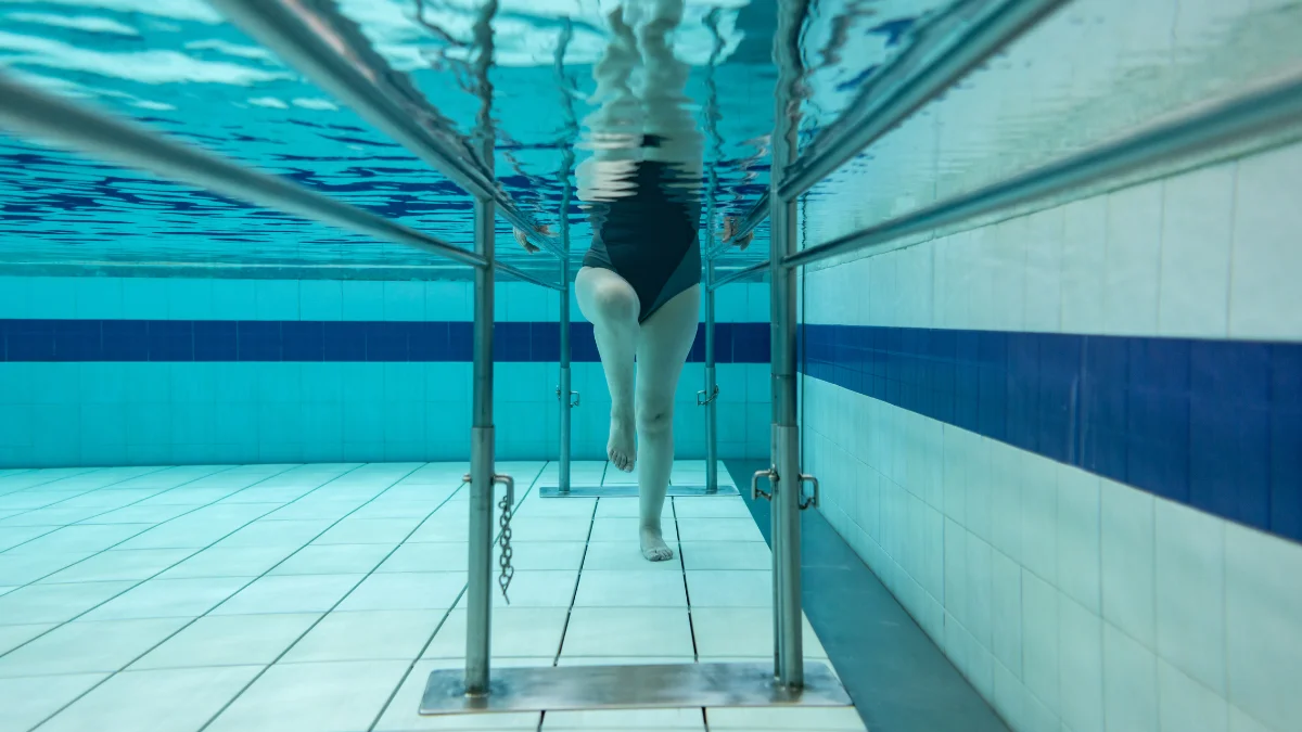 mengelola kolam renang terapi