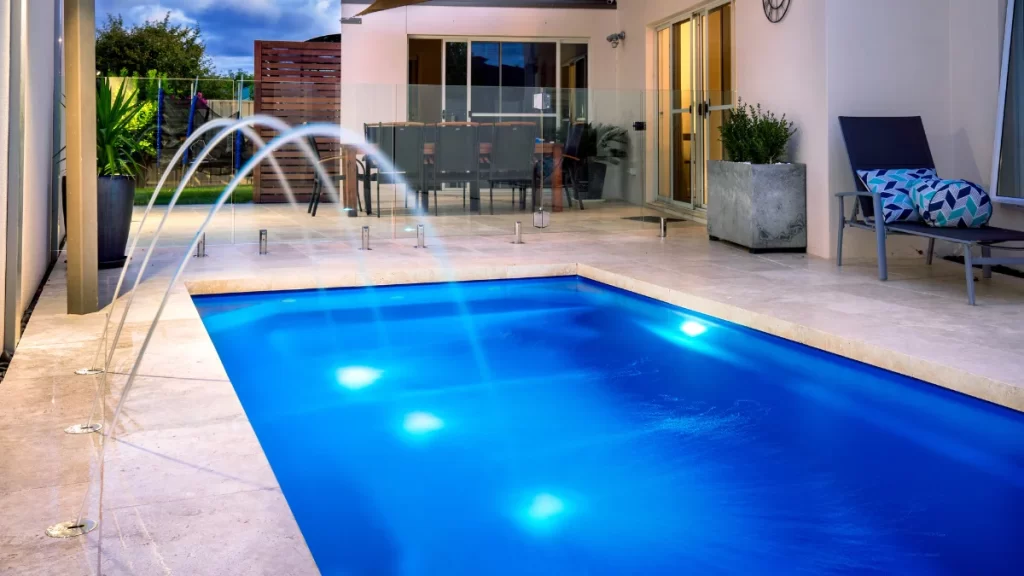 Mengenal Kolam Renang Bentuk L, dan 4 Cara Mendesainnya!