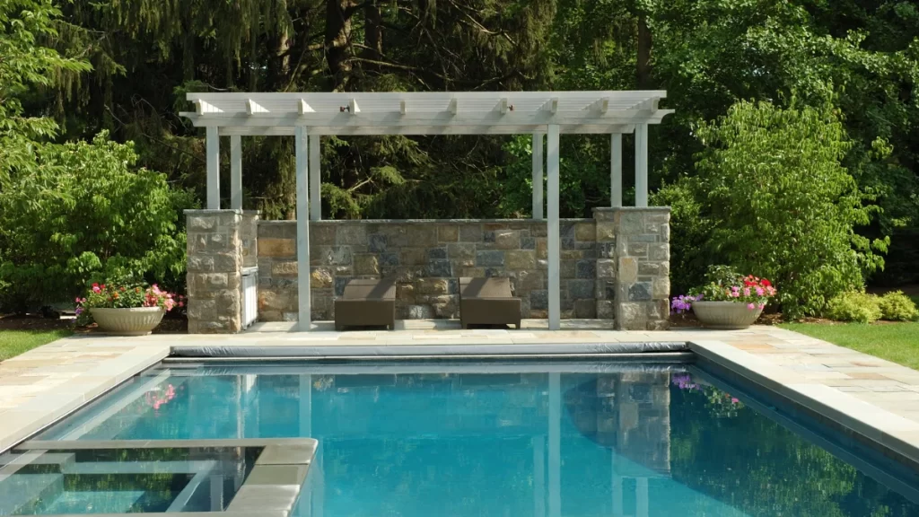 5 Aksesoris untuk Berteduh di Kolam Renang, Bisa Buat Santai