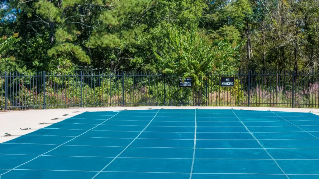 Pakai Terpal Penutup Kolam Renang Tenaga Surya, Worth It?