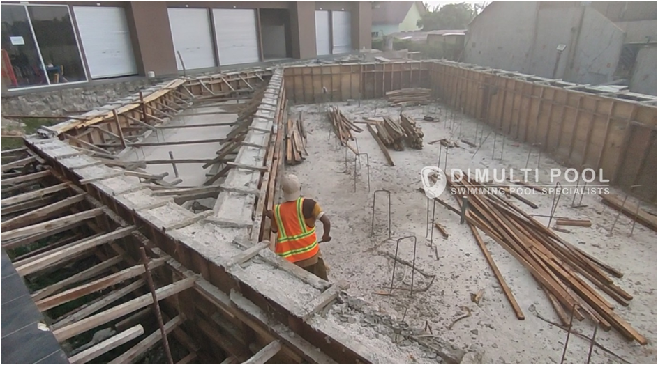 9 Proses Pembuatan Kolam Renang Apartemen di Depok!