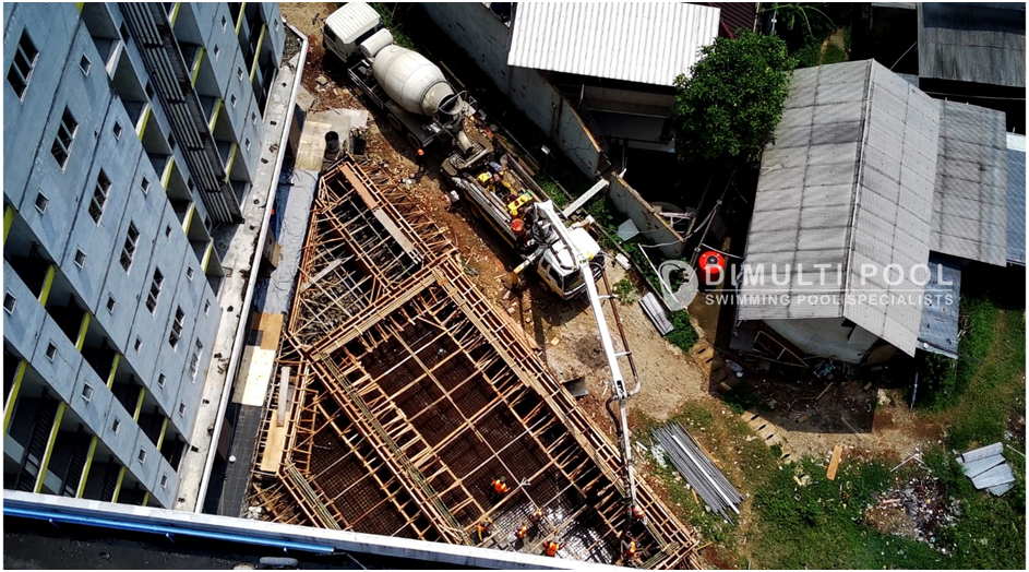 9 Proses Pembuatan Kolam Renang Apartemen di Depok!
