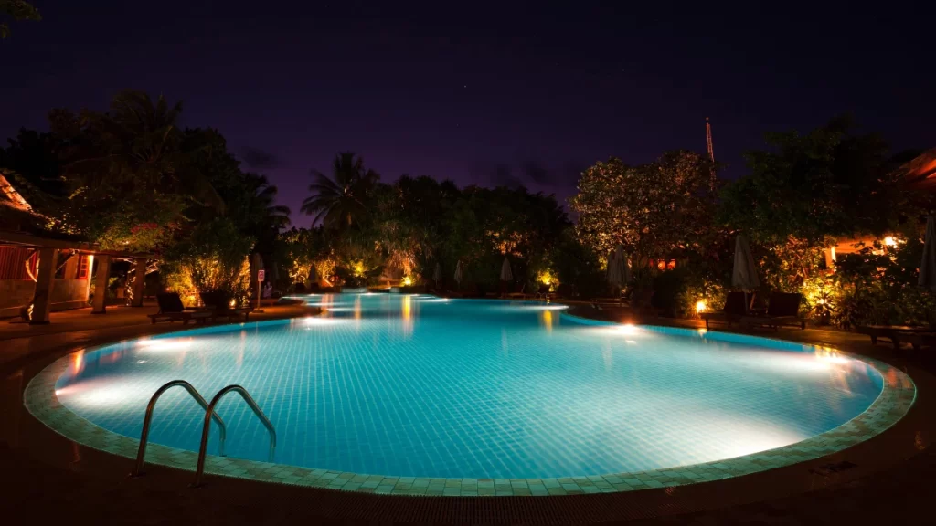 6 Kelebihan Kolam Renang Bentuk Oval, Bisa Lebih Aesthetic!