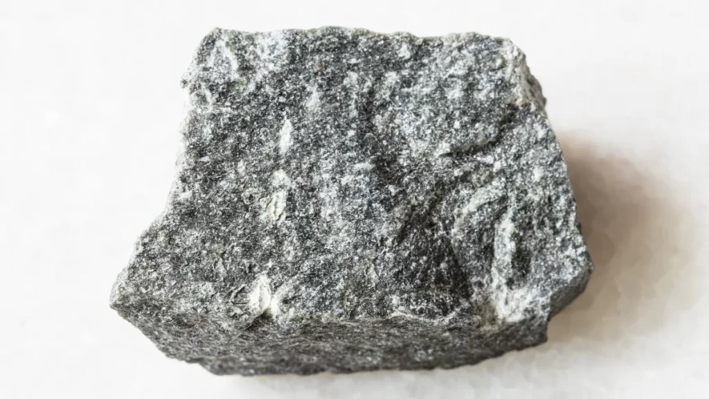 7 Cara Melakukan Perawatan Batu Alam Andesit Kolam Renang!