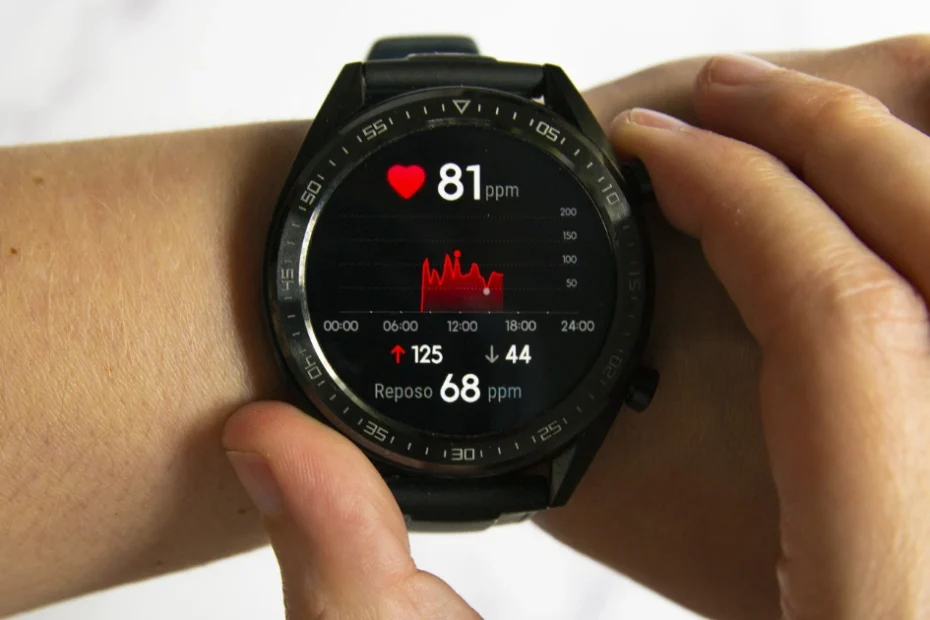 In a more modern era like today, the function of watch has shifted along with technological advancement. Not only as a time indicator, now watches are also equipped with various sophisticated features like smartphones. Watch with advanced technology features is called as smartwatch.